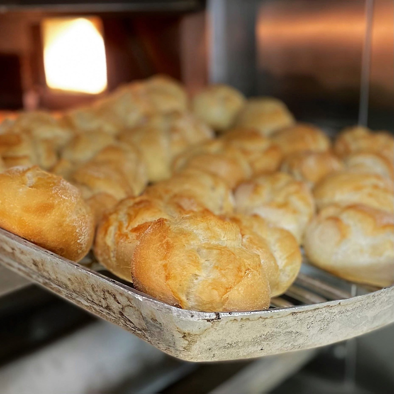 Pão acabado de sair do forno da Padaria Morgado